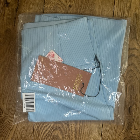 Girlfriend Collective- high rise rib biker short. Retail $90 - Picture 6 of 6